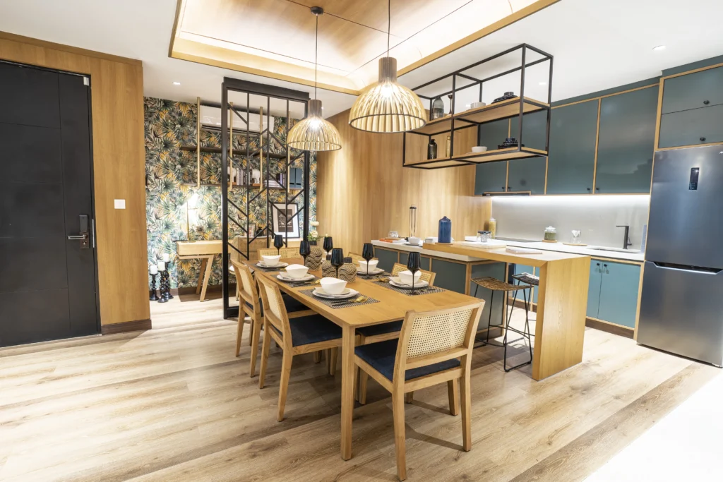 Area ruang makan show unit VIVRE yang menyatu dengan dapur modern